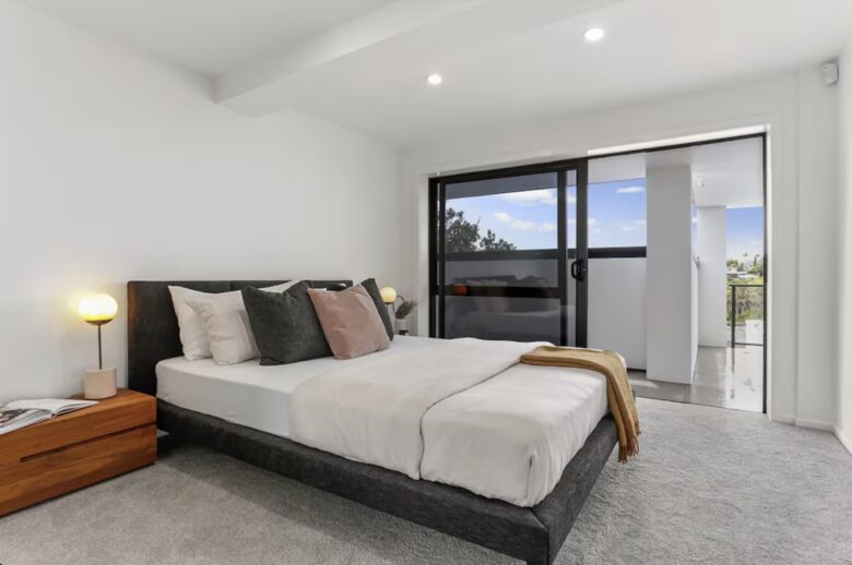 Luxury Mission Bay Oasis with Heated Pool - Auckland, New Zealand