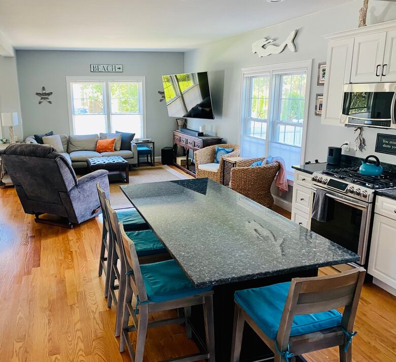Ocean Views in Historic Plymouth - Plymouth, Massachusetts