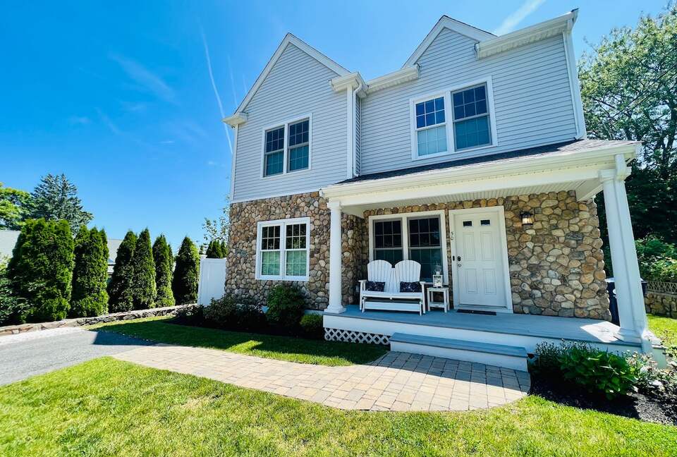 Ocean Views in Historic Plymouth - Plymouth, Massachusetts