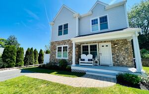 Ocean Views in Historic Plymouth - Plymouth, Massachusetts