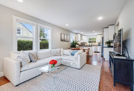Quiet West Seattle Home | Best Location! - Seattle, Washington