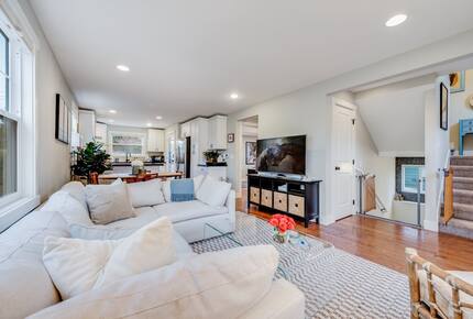 Quiet West Seattle Home | Best Location! - Seattle, Washington