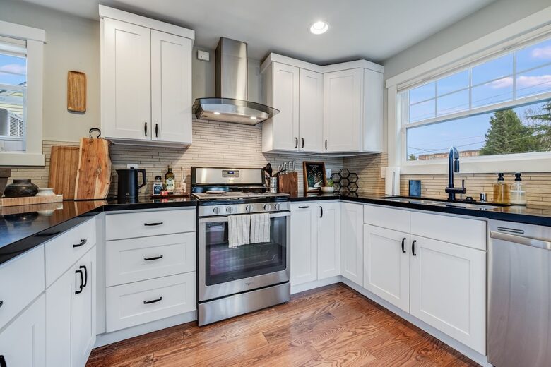 Quiet West Seattle Home | Best Location! - Seattle, Washington