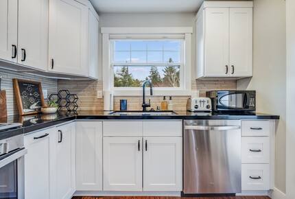 Quiet West Seattle Home | Best Location! - Seattle, Washington