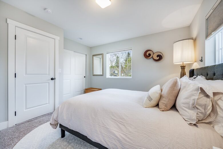 Quiet West Seattle Home | Best Location! - Seattle, Washington