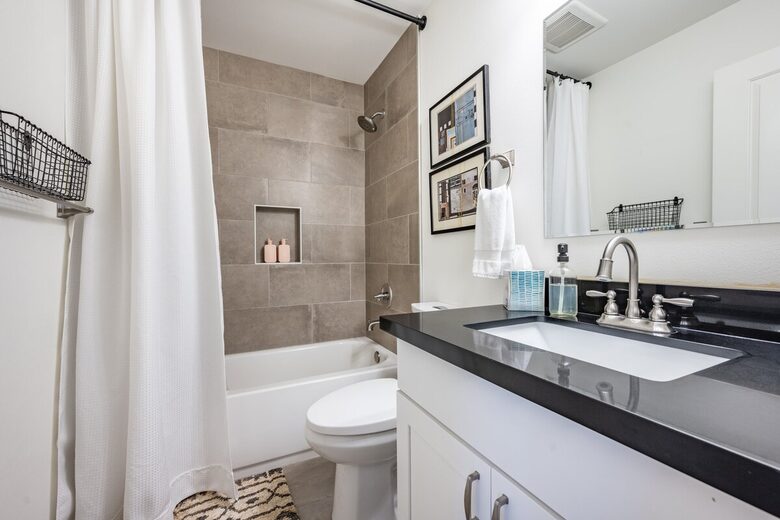 Quiet West Seattle Home | Best Location! - Seattle, Washington