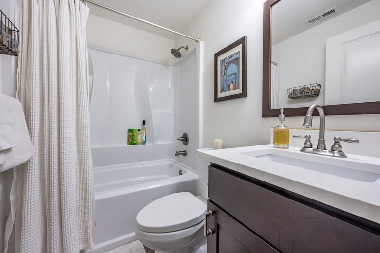 Quiet West Seattle Home | Best Location! - Seattle, Washington