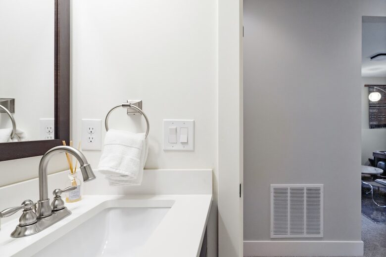 Quiet West Seattle Home | Best Location! - Seattle, Washington