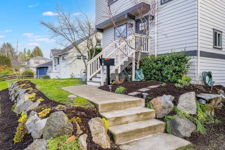 Quiet West Seattle Home | Best Location! - Seattle, Washington