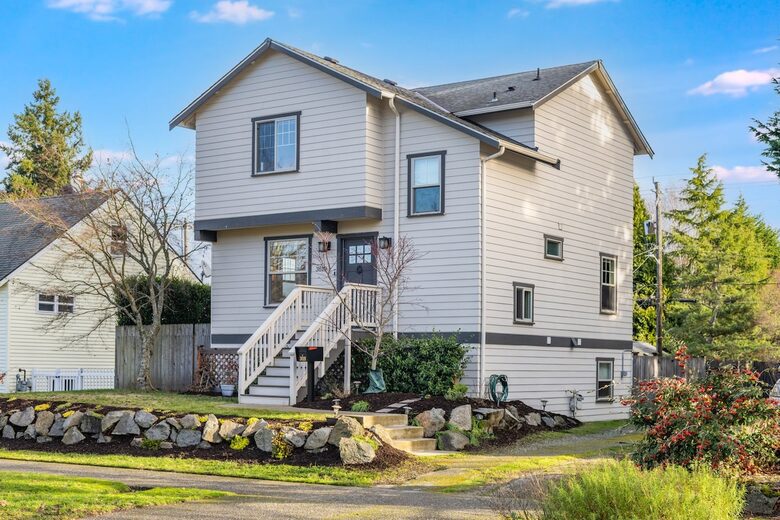 Quiet West Seattle Home | Best Location! - Seattle, Washington