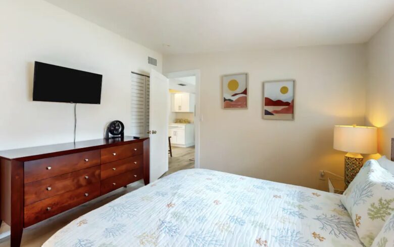 The Naples Bungalow | Dog Friendly - Naples, Florida