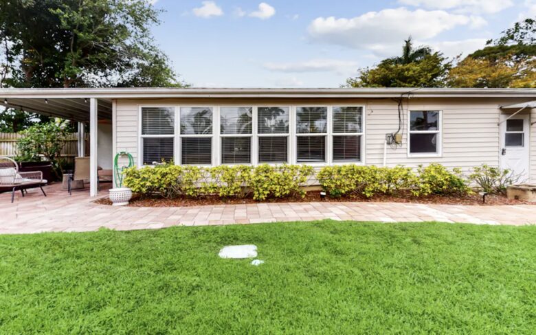 The Naples Bungalow | Dog Friendly - Naples, Florida