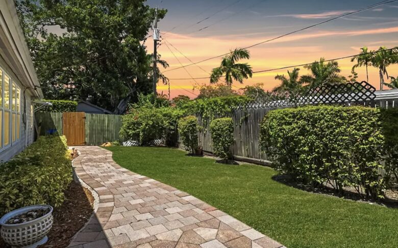 The Naples Bungalow | Dog Friendly - Naples, Florida