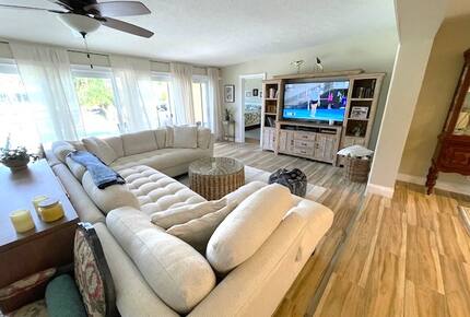 Lighthouse Point Escape with Private Dock & Pool - Lighthouse Point, Florida