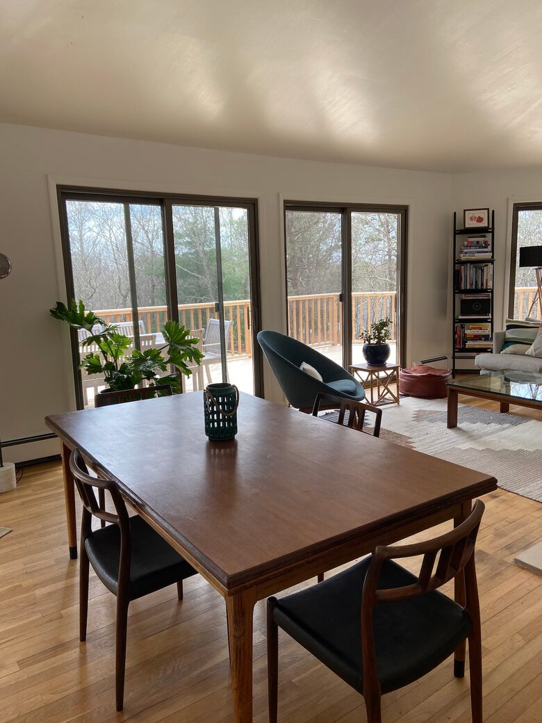Dining area adjacent to kitchen. Table extends to seat 8.