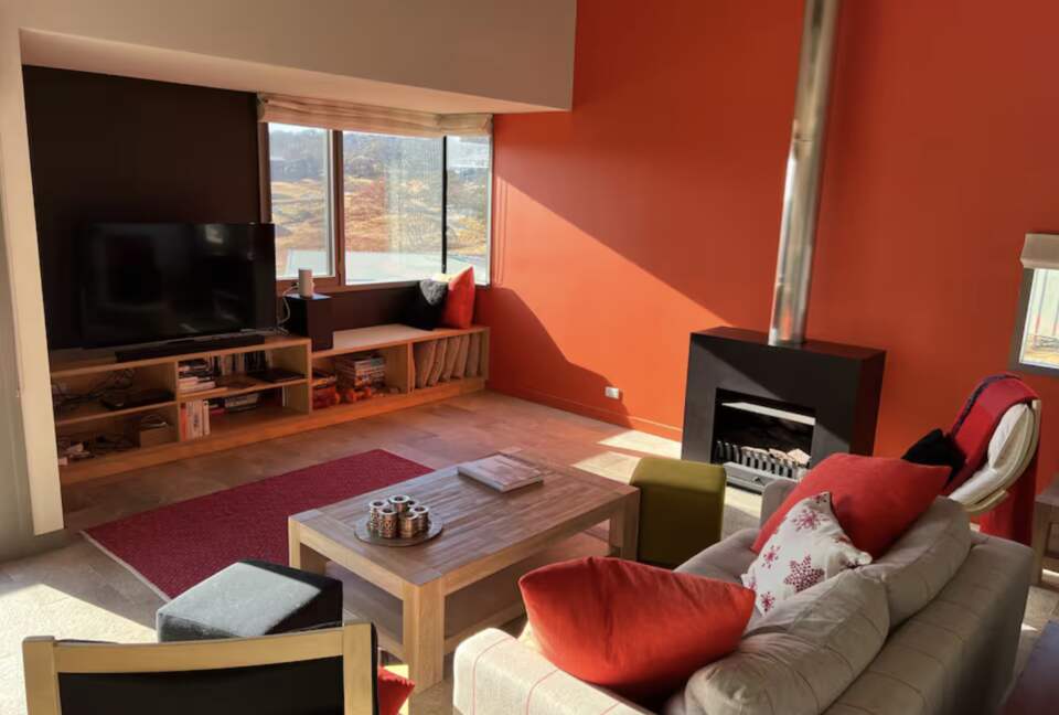 Living area with views to the mountains