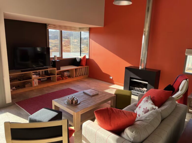 Living area with views to the mountains