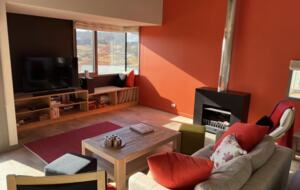 Living area with views to the mountains