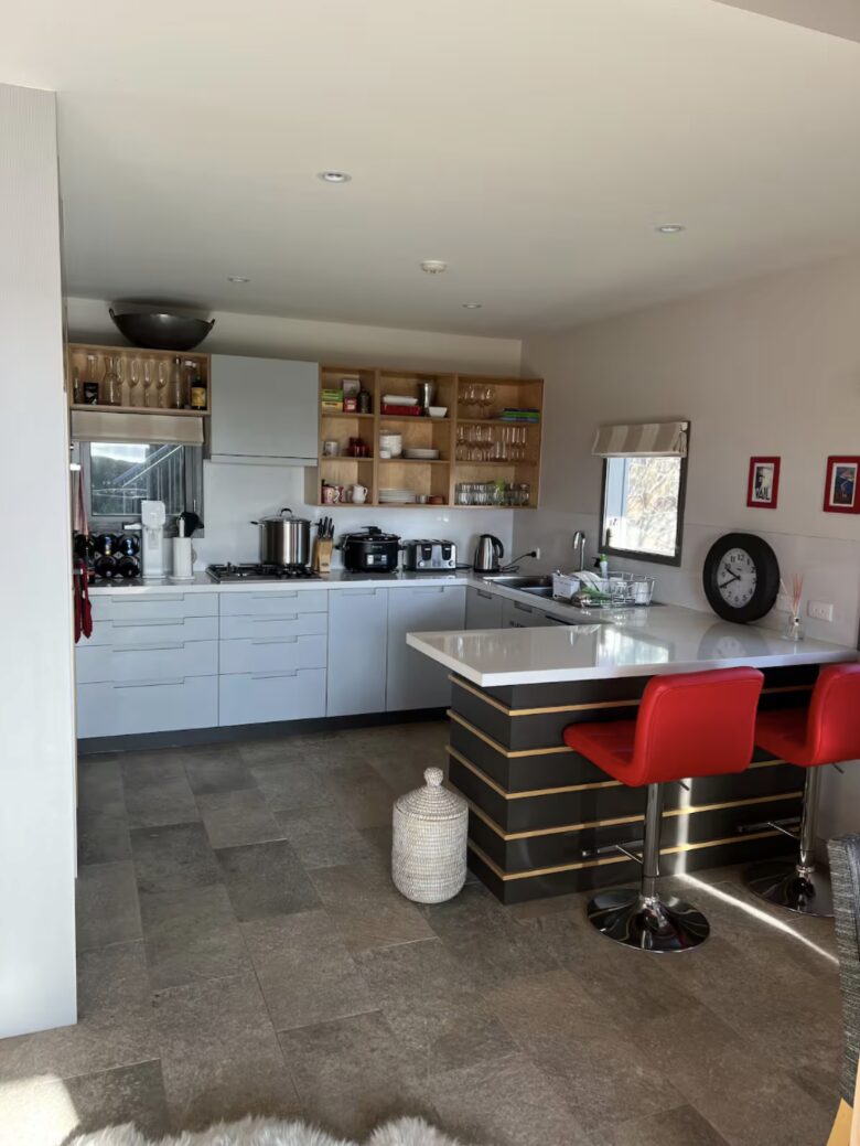 Full kitchen