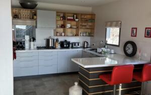 Full kitchen