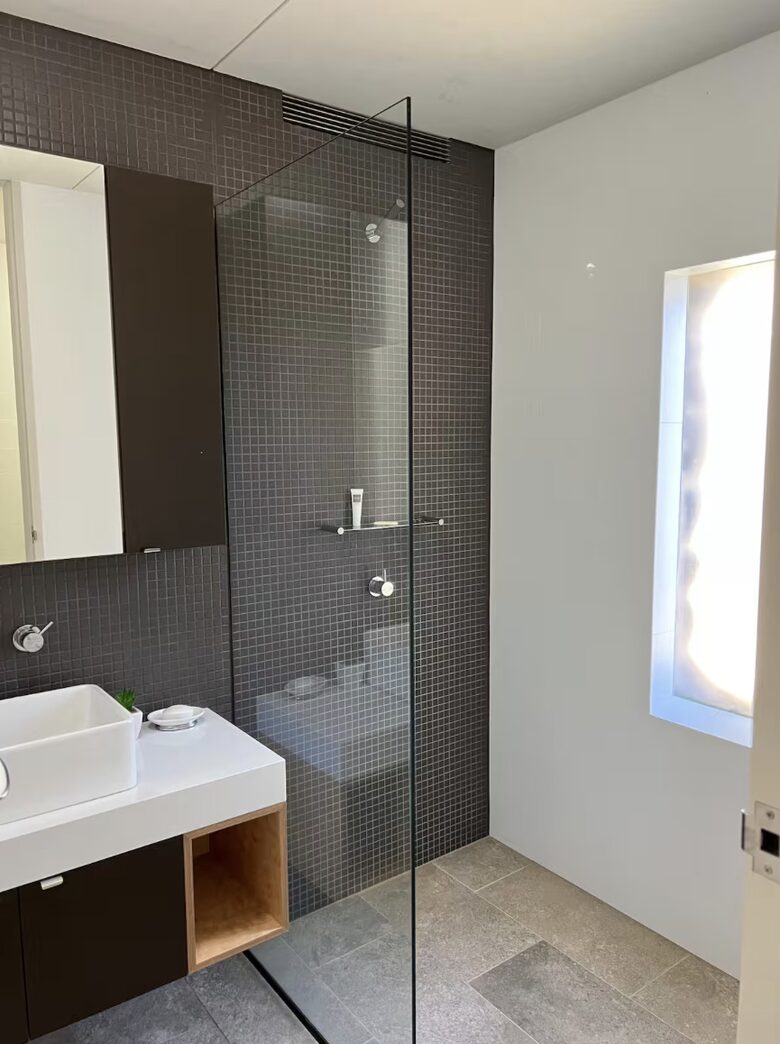 Bathroom on ground level (with shower)