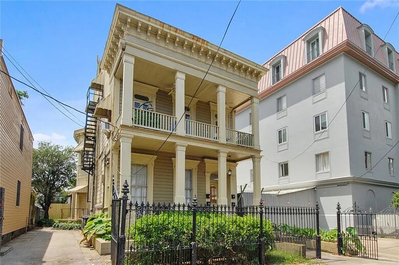 Elegant 1850s Home on the Mardi Gras Parade Route - New Orleans, Louisiana