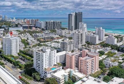 Stylish South Beach Condo Steps from the Ocean - Miami Beach, United States