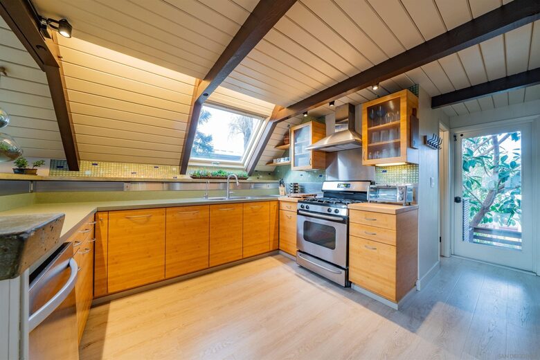 Encinitas Coastal Beach Bungalow - Encinitas, California