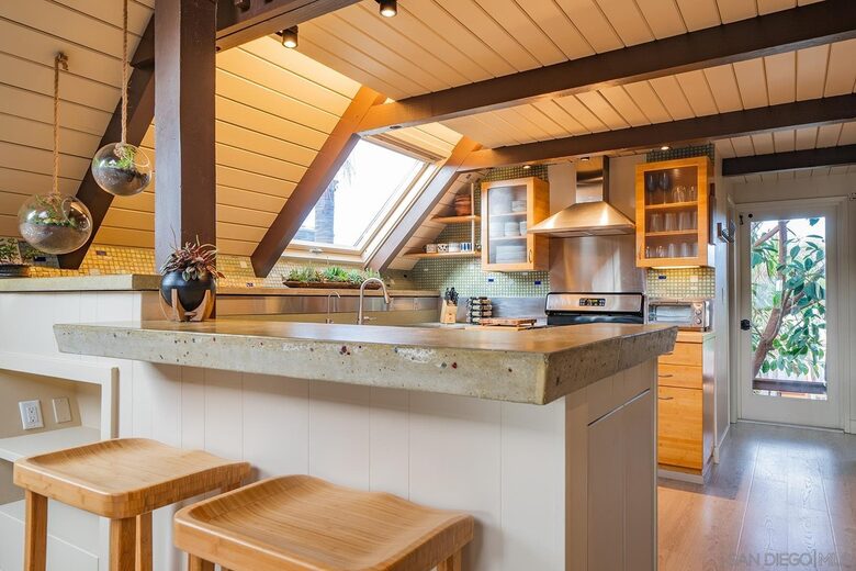 Encinitas Coastal Beach Bungalow - Encinitas, California