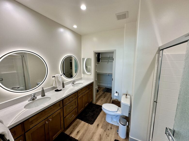 Master ensuite bathroom