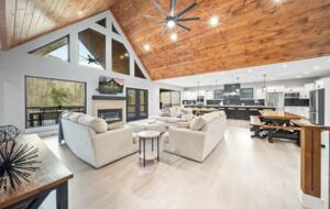 Wakes N Shades | Sleeps 38 - Lafollette, Tennessee