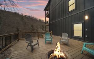 Wakes N Shades | Sleeps 38 - Lafollette, Tennessee