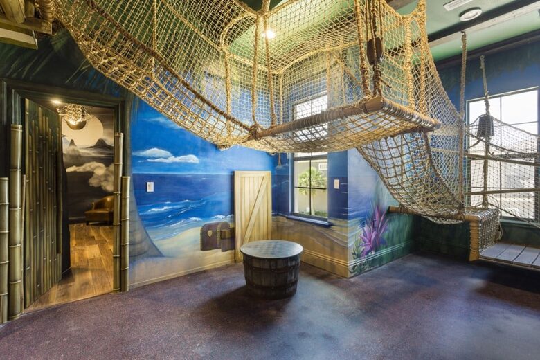 Ultimate Family Retreat with Themed Bedrooms and Game Loft - Reunion, Florida