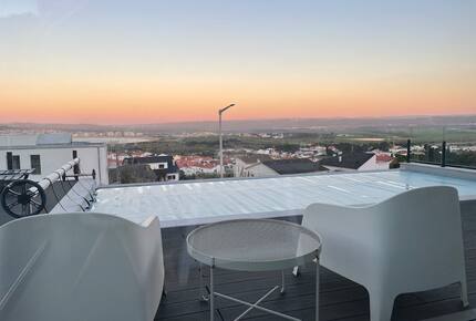 Villa Vista da Baía | Breathtaking Bay View & Heated Pool - Salir do Porto, Portugal