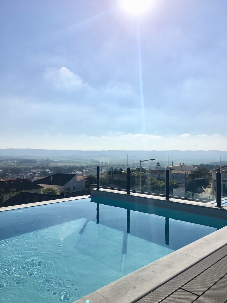 Villa Vista da Baía | Breathtaking Bay View & Heated Pool - Salir do Porto, Portugal