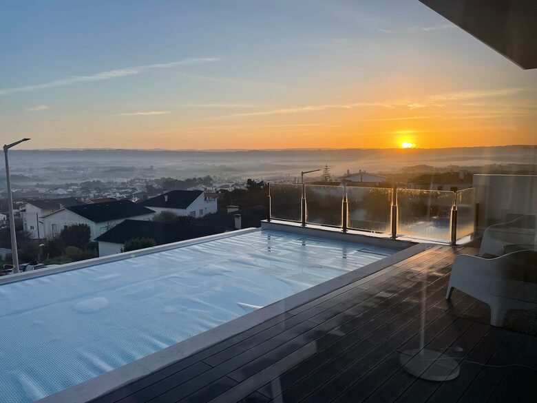 Villa Vista da Baía | Breathtaking Bay View & Heated Pool - Salir do Porto, Portugal