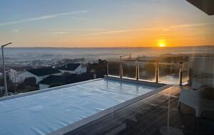 Villa Vista da Baía | Breathtaking Bay View & Heated Pool - Salir do Porto, Portugal
