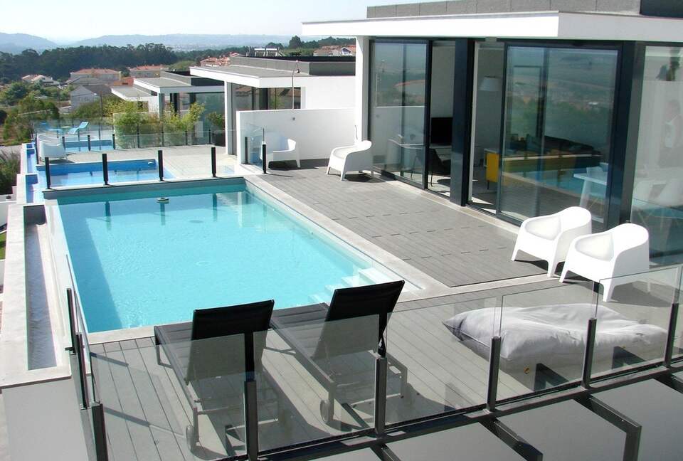 Villa Vista da Baía | Breathtaking Bay View & Heated Pool - Salir do Porto, Portugal