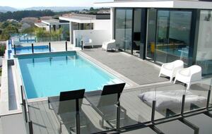Villa Vista da Baía | Breathtaking Bay View & Heated Pool - Salir do Porto, Portugal