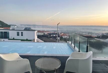 Villa Vista da Baía | Breathtaking Bay View & Heated Pool - Salir do Porto, Portugal