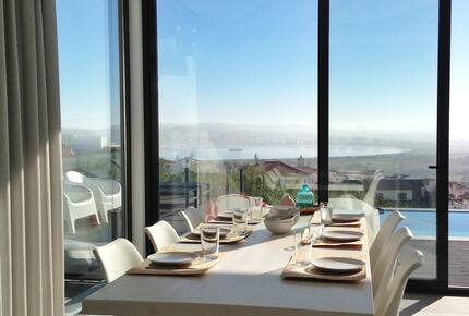 Villa Vista da Baía | Breathtaking Bay View & Heated Pool - Salir do Porto, Portugal
