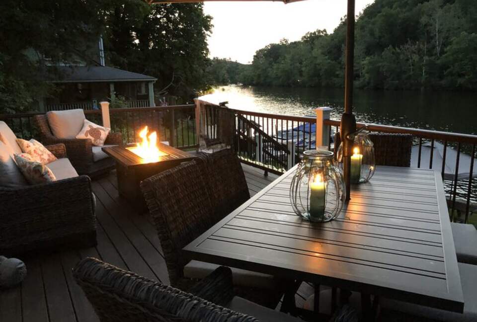 Lake Zoar Cottage - Sandy Hook, Connecticut