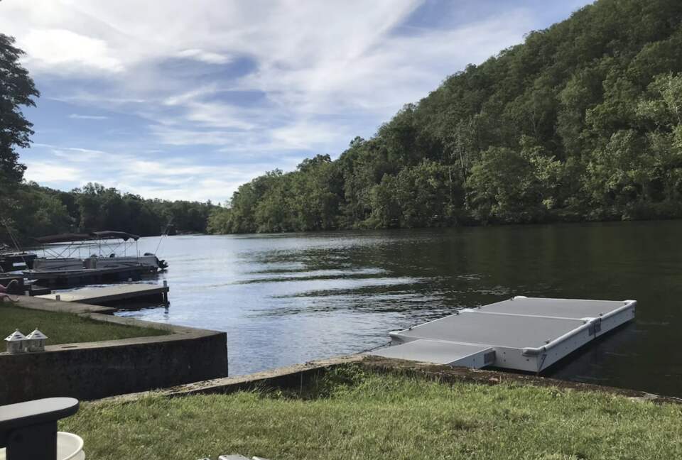 Lake Zoar Cottage - Sandy Hook, Connecticut