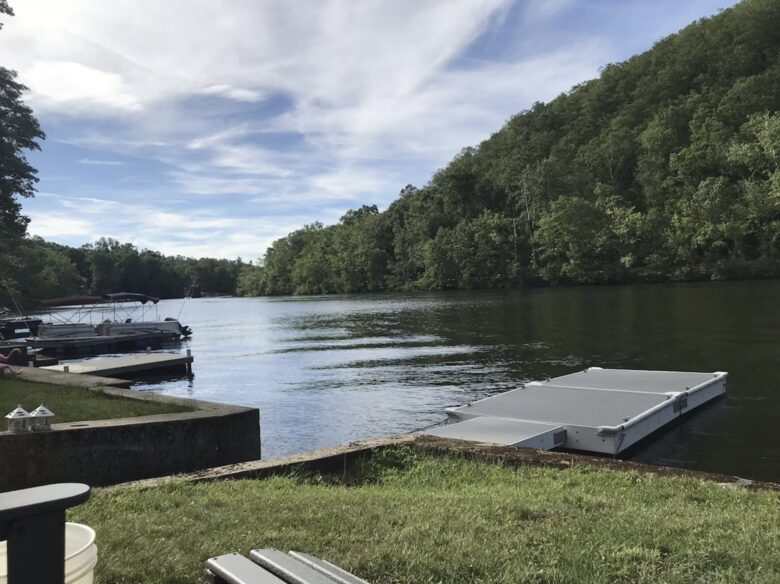 Lake Zoar Cottage - Sandy Hook, Connecticut