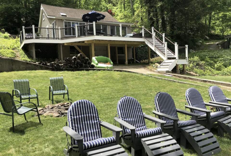 Lake Zoar Cottage - Sandy Hook, Connecticut