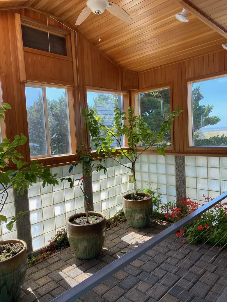 Front Entry/Solarium