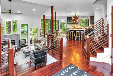 Grand Lakeview | Double Decker Dock, Fire Pit, Spa - Winchester, Tennessee