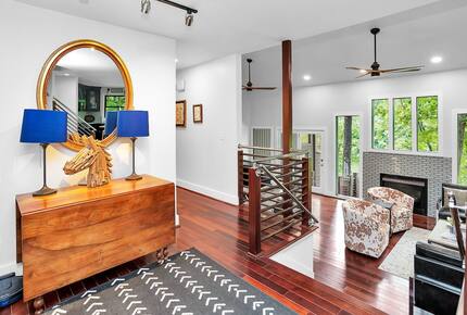 Grand Lakeview | Double Decker Dock, Fire Pit, Spa - Winchester, Tennessee