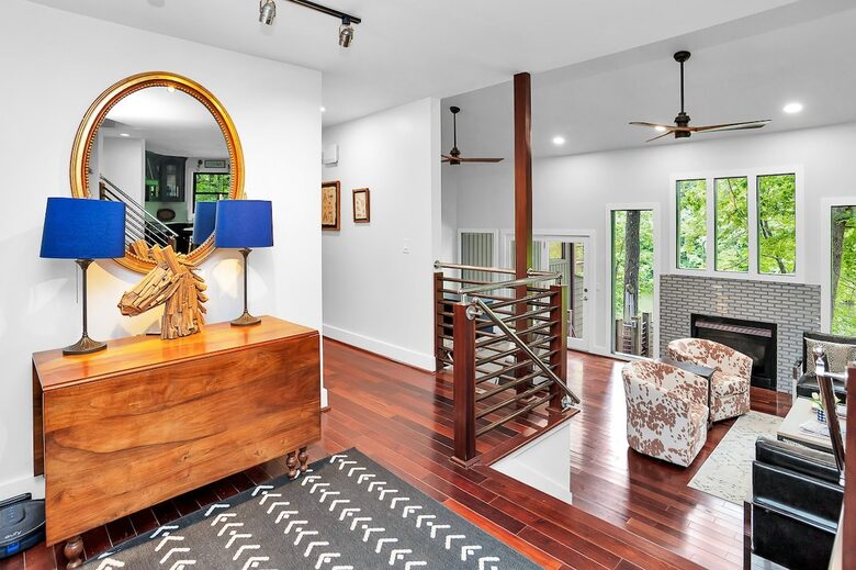 Grand Lakeview | Double Decker Dock, Fire Pit, Spa - Winchester, Tennessee