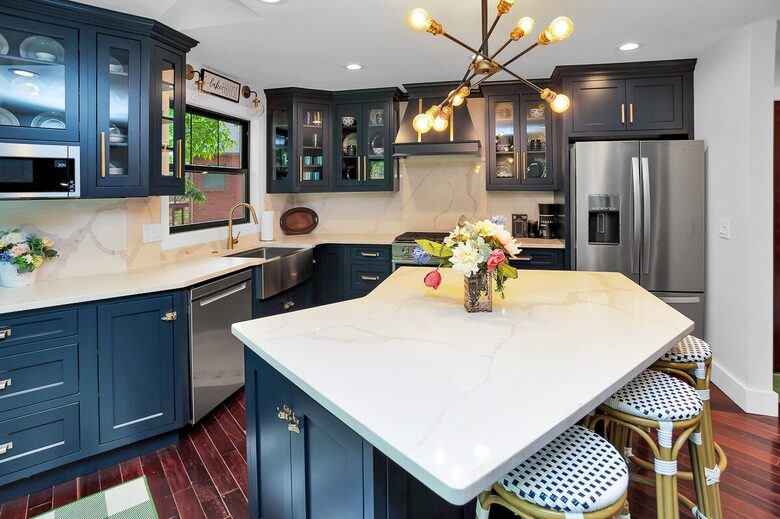 Grand Lakeview | Double Decker Dock, Fire Pit, Spa - Winchester, Tennessee